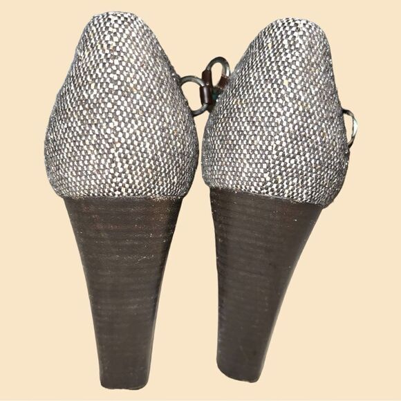 Michael kors adorable heels! Has that 40’s style! Brown and white tweed - Picture 7 of 9
